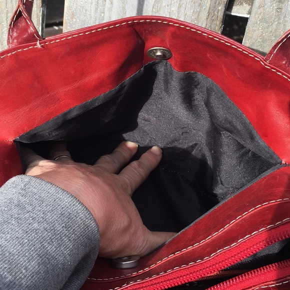 Red leather floral LEADERS IN LEATHER handbag - Picture 11 of 12